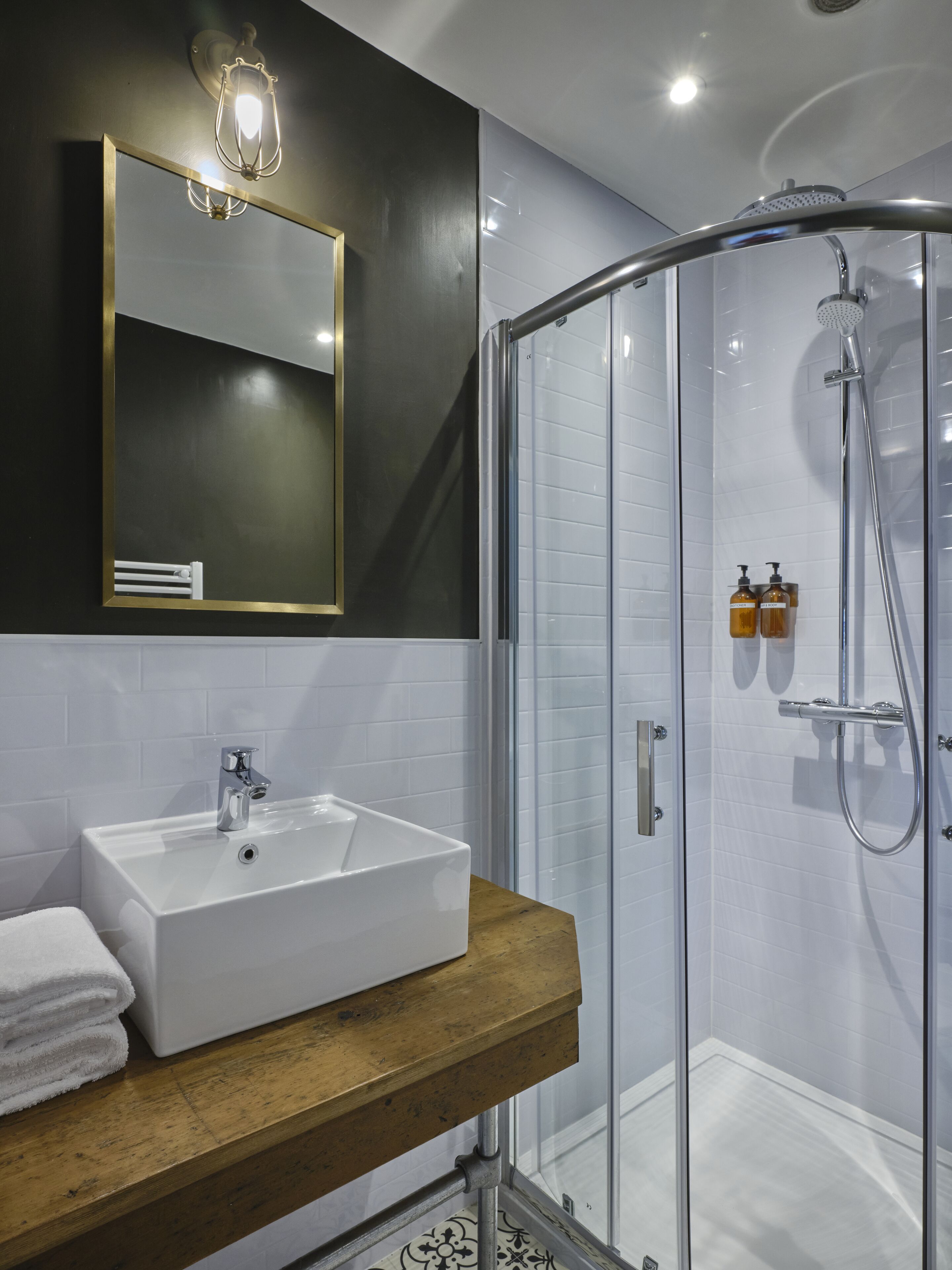 deluxe double room | bathroom | shower, eco-friendly toiletries, hair dryer, towels