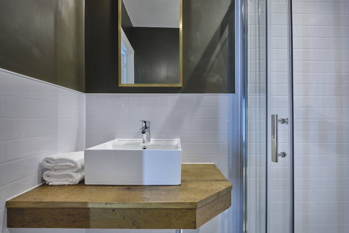 deluxe double room | bathroom | shower, eco-friendly toiletries, hair dryer, towels