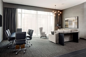 Suite, 1 King Bed, Accessible (Roll-In Shower)