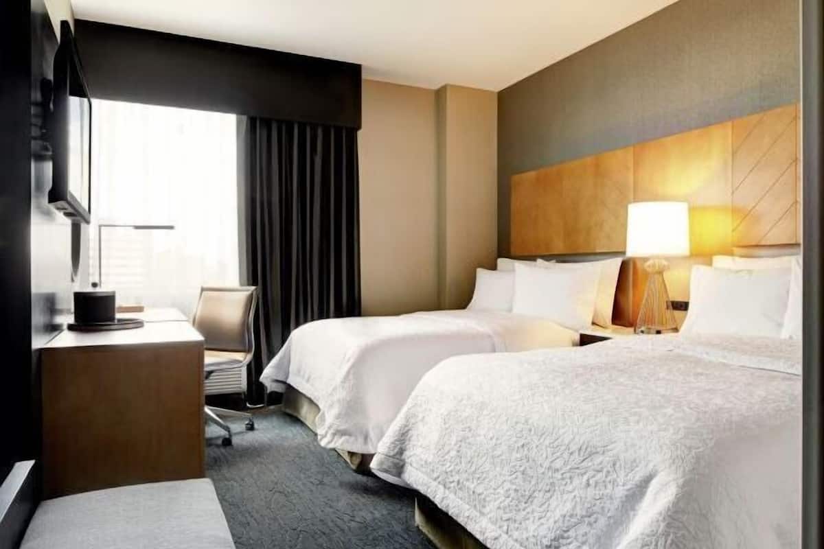 Colchones con acolchado adicional, caja fuerte, escritorio