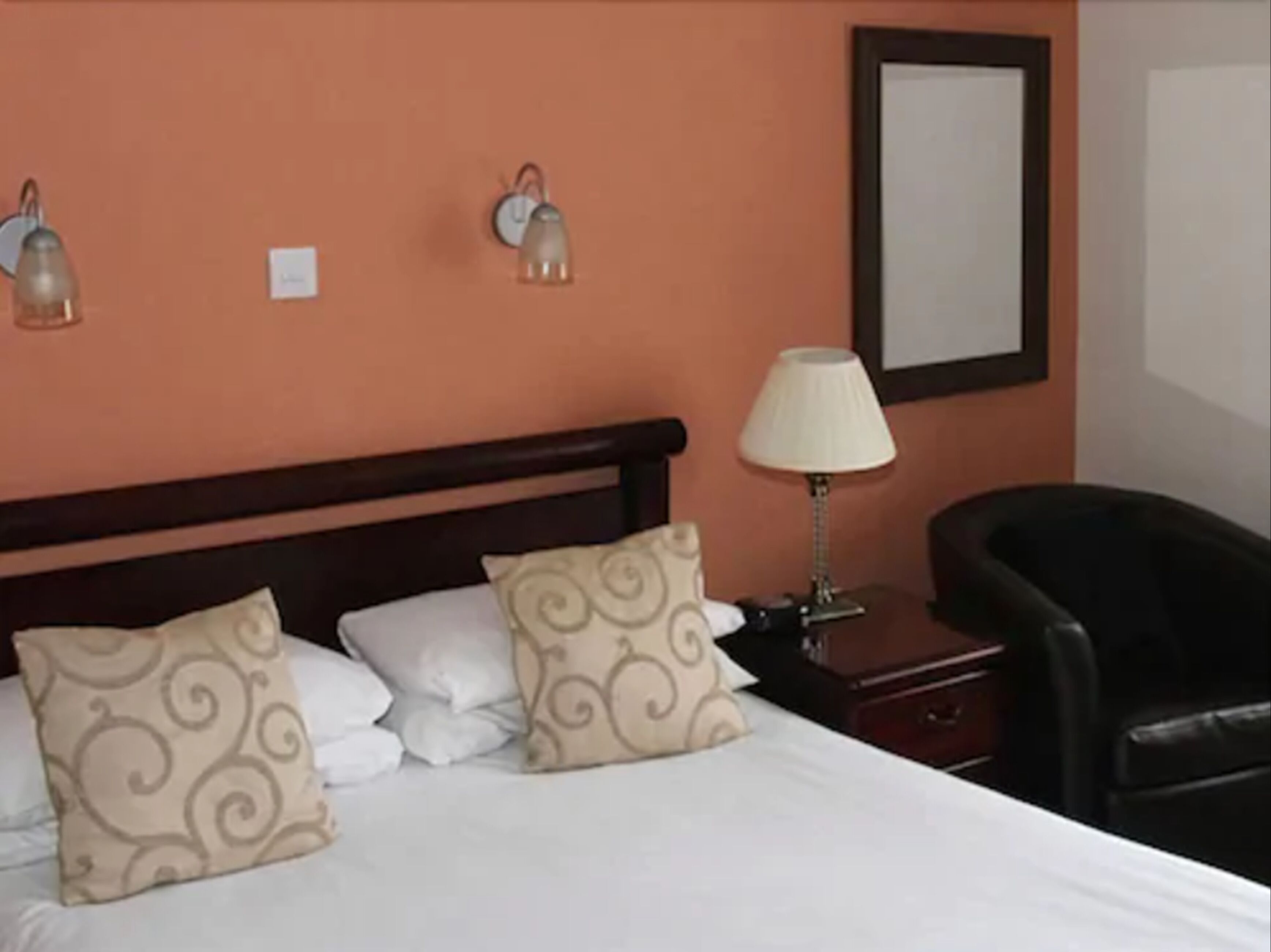 twin room, ensuite (or double ensuite) | in-room safe, iron/ironing board, free wifi