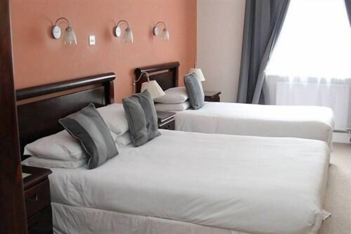 Tomannsrom, eget bad (or Double Ensuite)