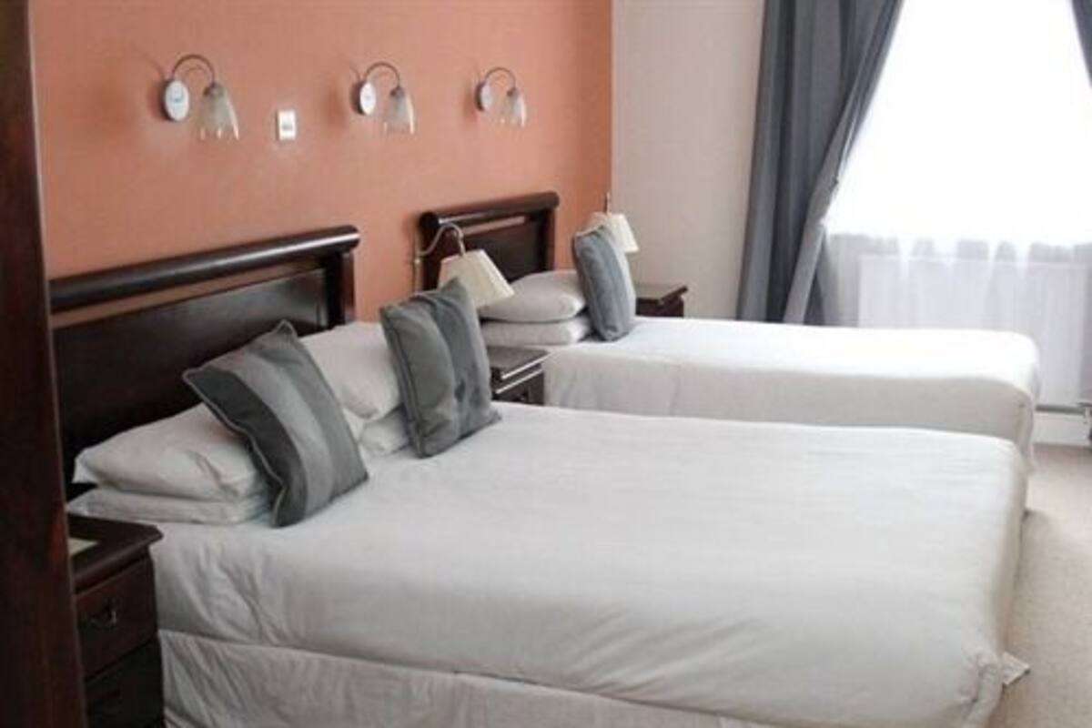 Twin Room, Ensuite (or Double Ensuite) | In-room safe, iron/ironing board, free WiFi