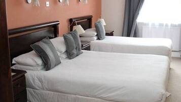 Zweibettzimmer, mit Bad (or Double Ensuite) | Zimmersafe, Bügeleisen/Bügelbrett, kostenloses WLAN