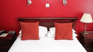 Doppelzimmer, mit Bad | Zimmersafe, Bügeleisen/Bügelbrett, kostenloses WLAN