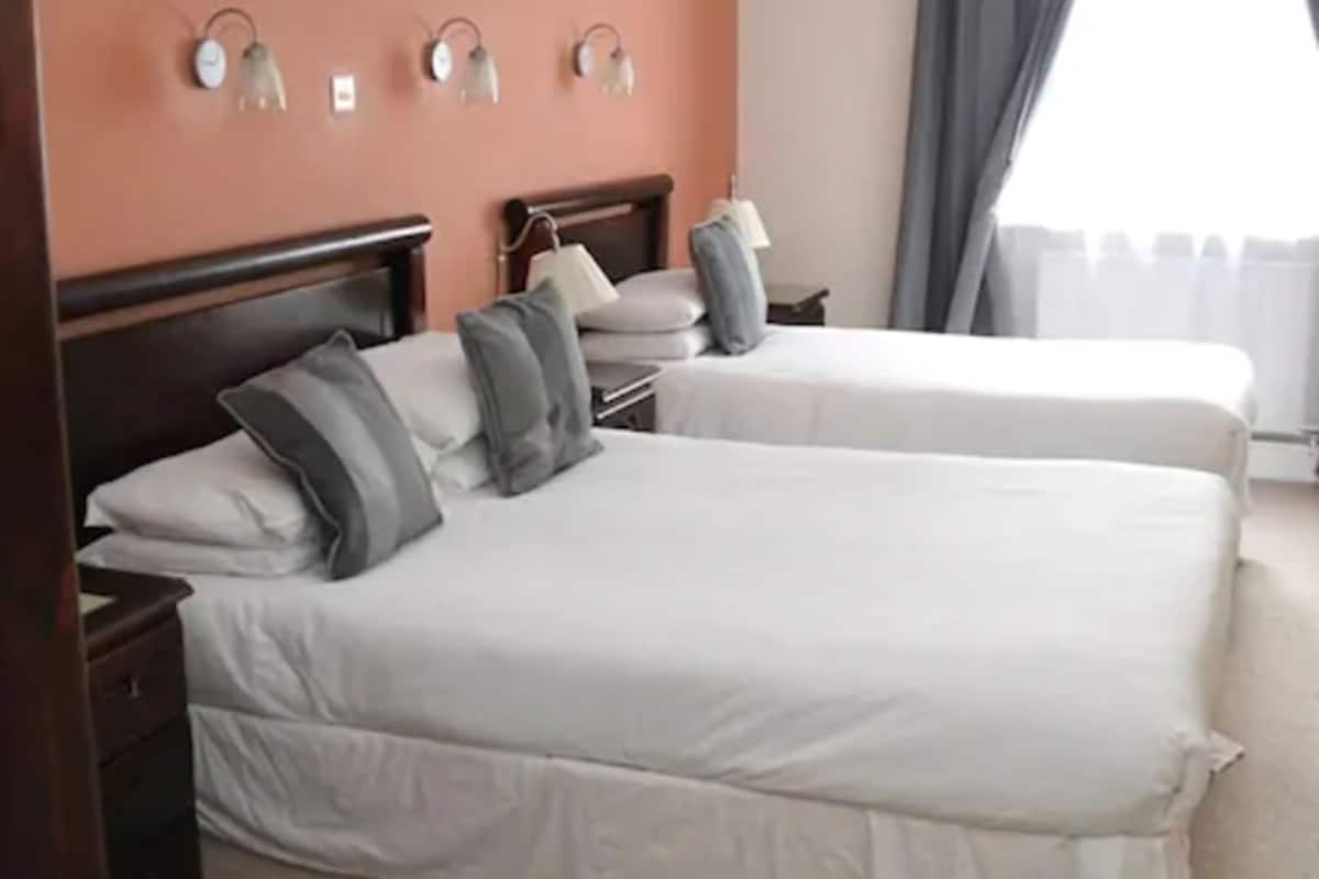 twin room, ensuite (or double ensuite) | in-room safe, iron/ironing board, free wifi