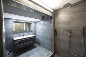 Suite | Bilik Mandi | Pancuran mandi, kelengkapan dandanan diri percuma, pengering rambut 
