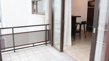 Huone (with Balcony) | Parveke