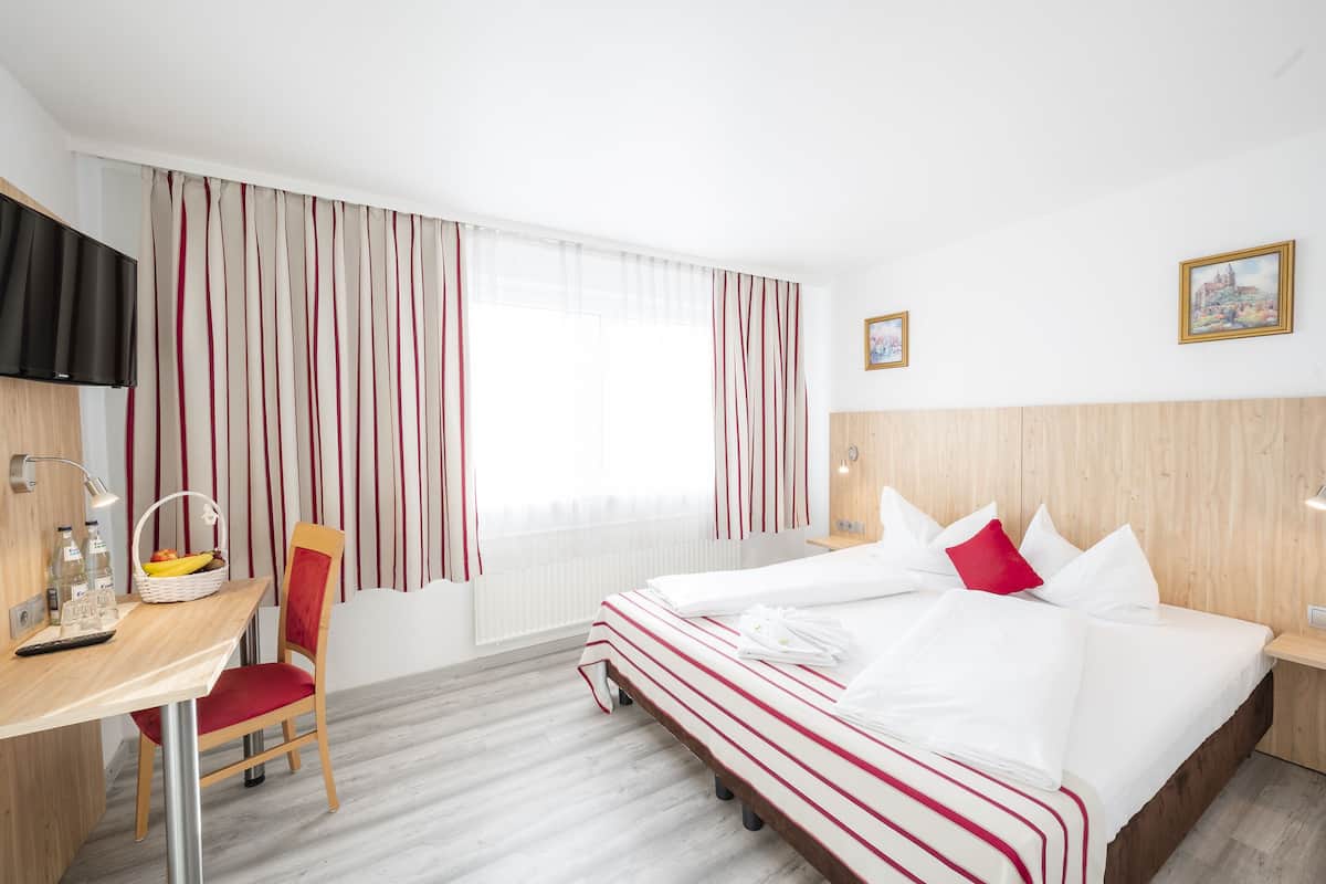 1 bedroom, hypo-allergenic bedding, desk, blackout curtains