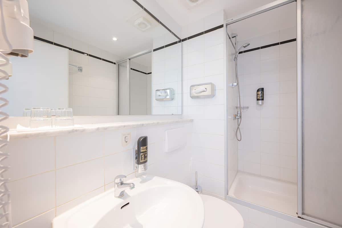 Shower, free toiletries, hair dryer, towels