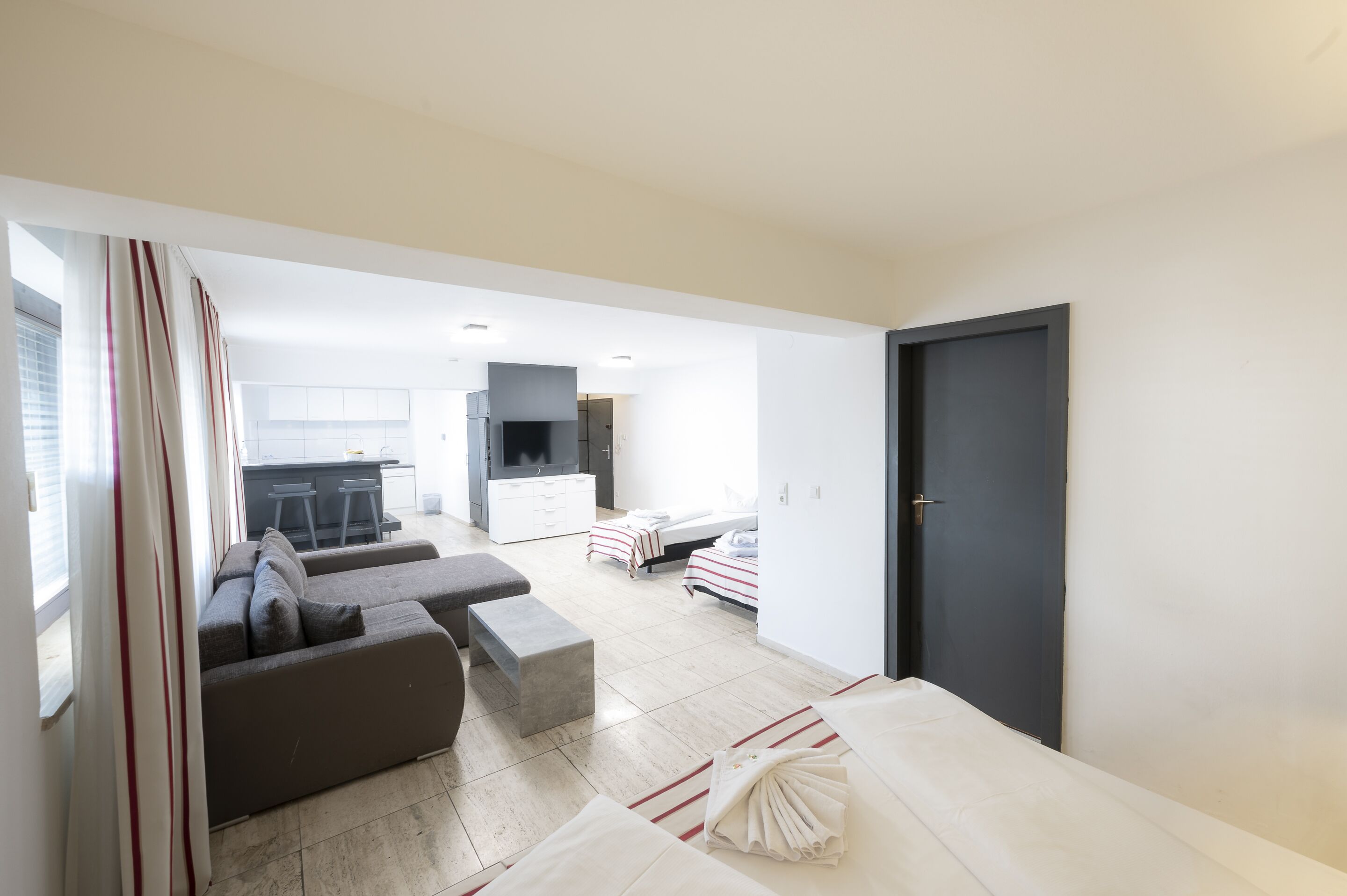 Literie hypoallergénique, bureau, rideaux occultants