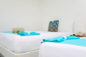 Standard Double Room | Desk, iron/ironing board, free WiFi, bed sheets - Hotel Maria de Lourdes Cancun (Cancun)