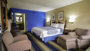 Soundproofing, iron/ironing board, free WiFi, alarm clocks - Derby Inn (Perry)