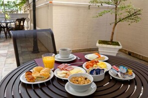 Free daily continental breakfast  - Fenix Moema (São Paulo)