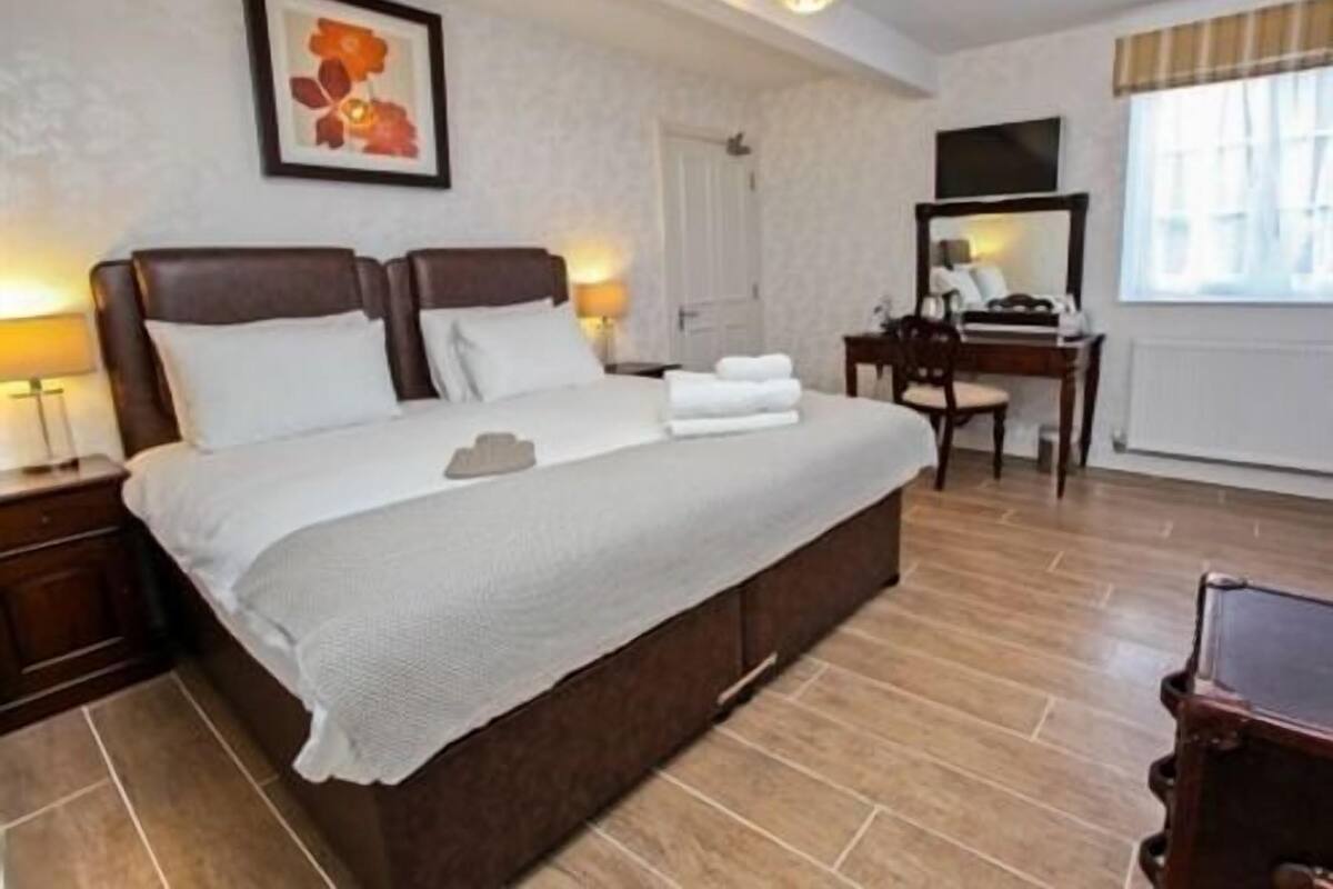 Standard Double Room, Ensuite ( Or Twin set up)