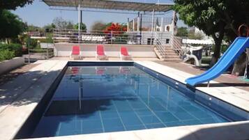 3 outdoor pools, sun loungers