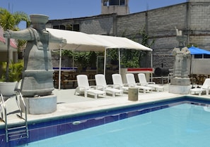 3 outdoor pools, pool loungers