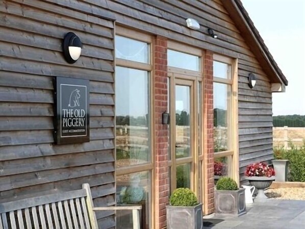 Exterior - The Old Piggery Guest Accommodation (Bedford)