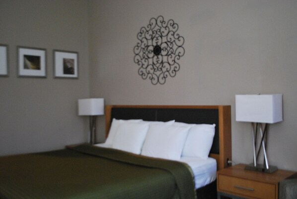 Iron/ironing board, free WiFi, bed sheets - The Soluna Hotel (El Paso)