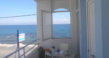 Seafront Studios & Apartments