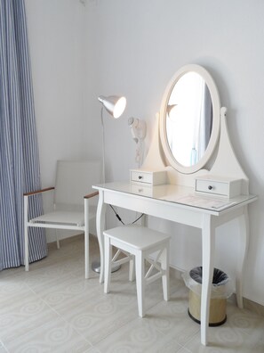Studio, Sea View (for 2) - Seafront Studios & Apartments (Chios)