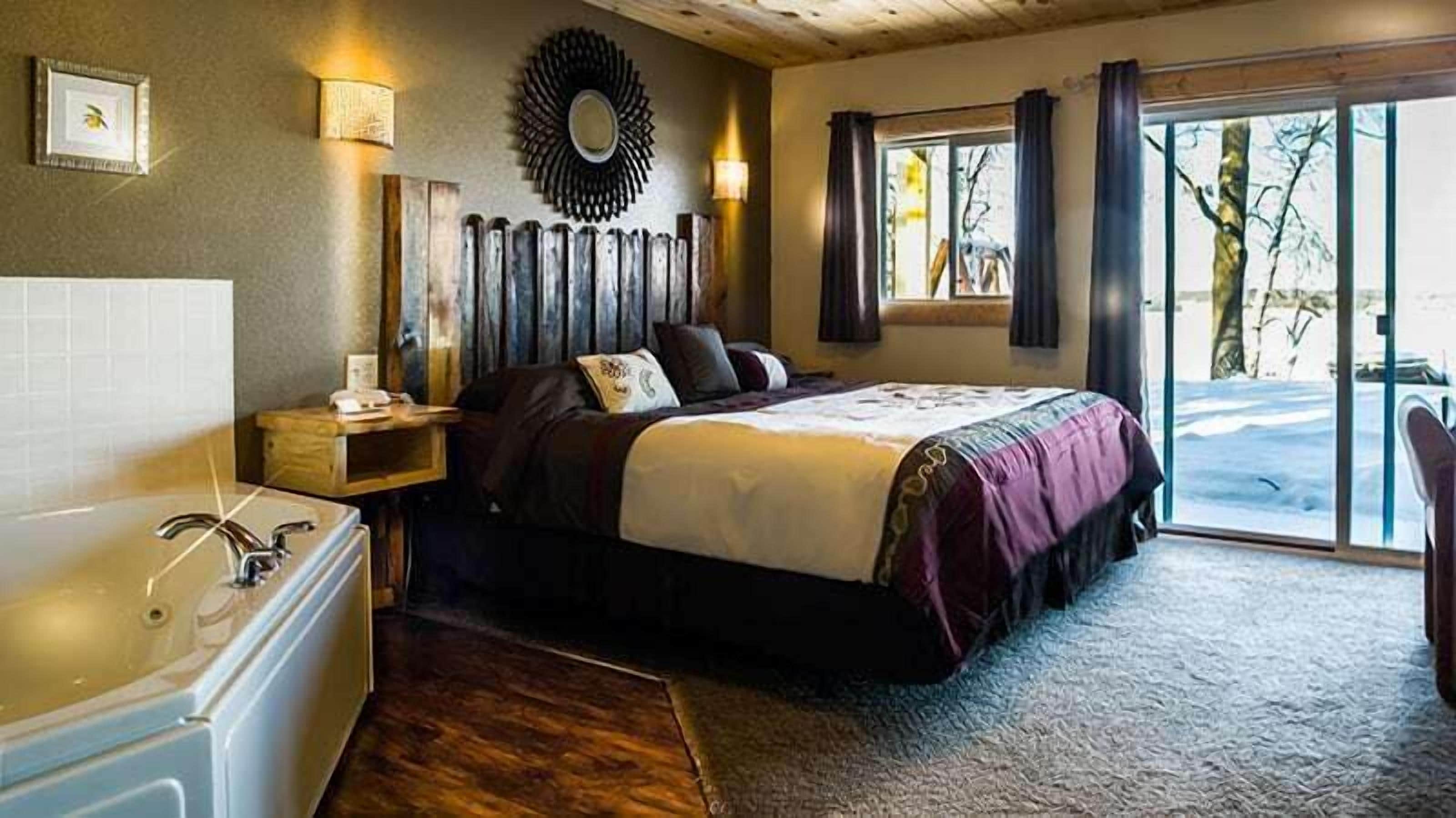 Suite Premier, bañera de hidromasaje, vistas al lago (15) | Ropa de cama de alta calidad y decoración individual