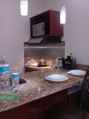 Superior Double Room | Private kitchen | Fridge, microwave, stovetop, coffee/tea maker - Suites La Concordia (Puebla)