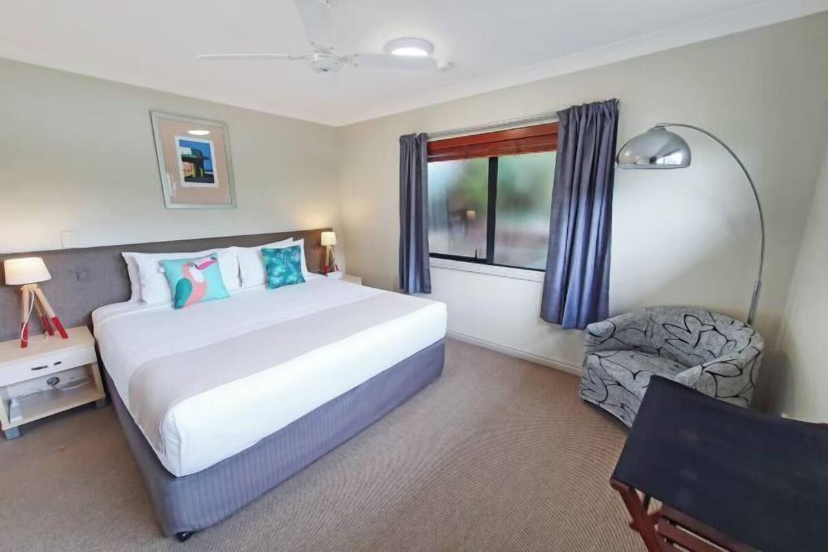 1 Schlafzimmer, hochwertige Bettwaren, Daunenbettdecken
