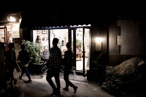 الإطلالة من المنشأة