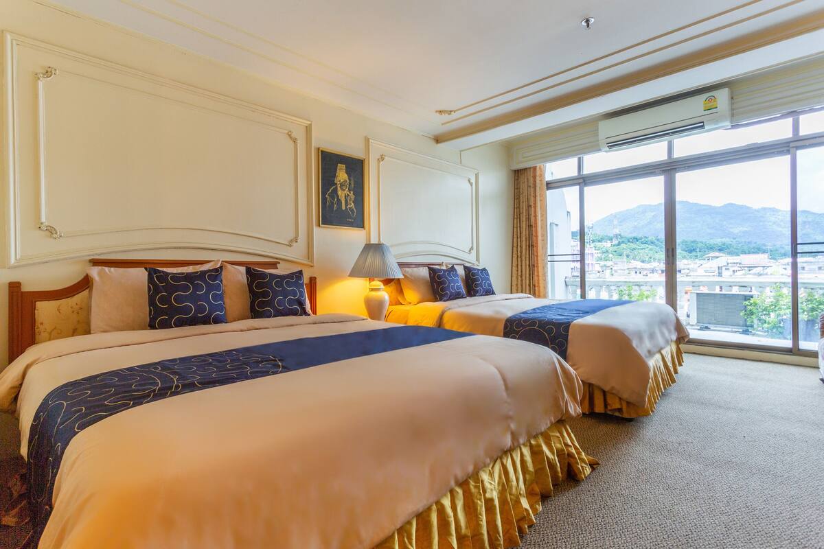 Family Suite | Desk, free WiFi, bed sheets
