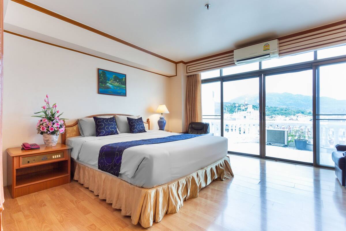 Premier Double Room | Desk, free WiFi, bed sheets