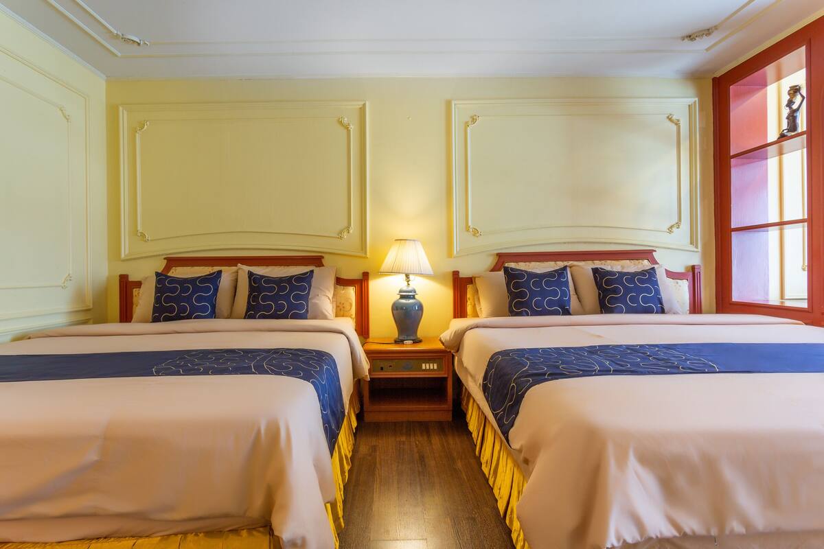 Suite | Desk, free WiFi, bed sheets