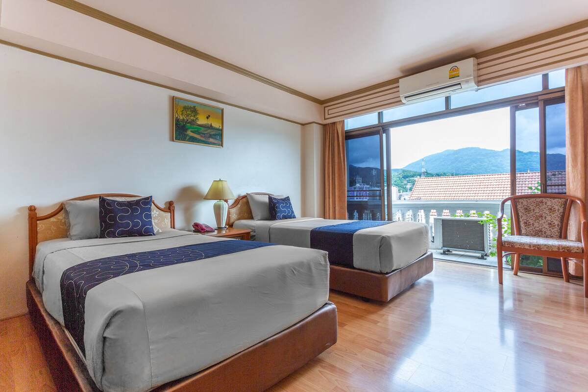 Deluxe Twin Room | Desk, free WiFi, bed sheets