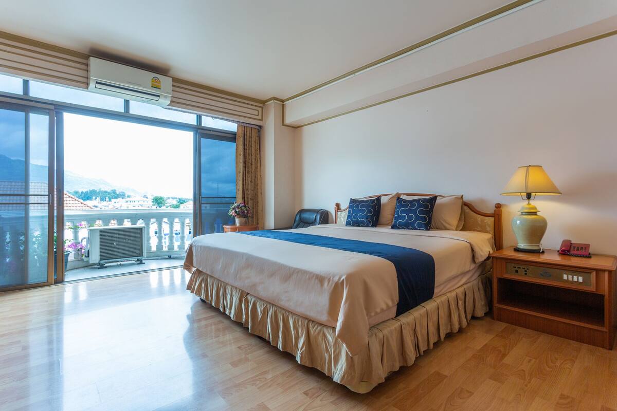 Deluxe Double Room | Desk, free WiFi, bed sheets