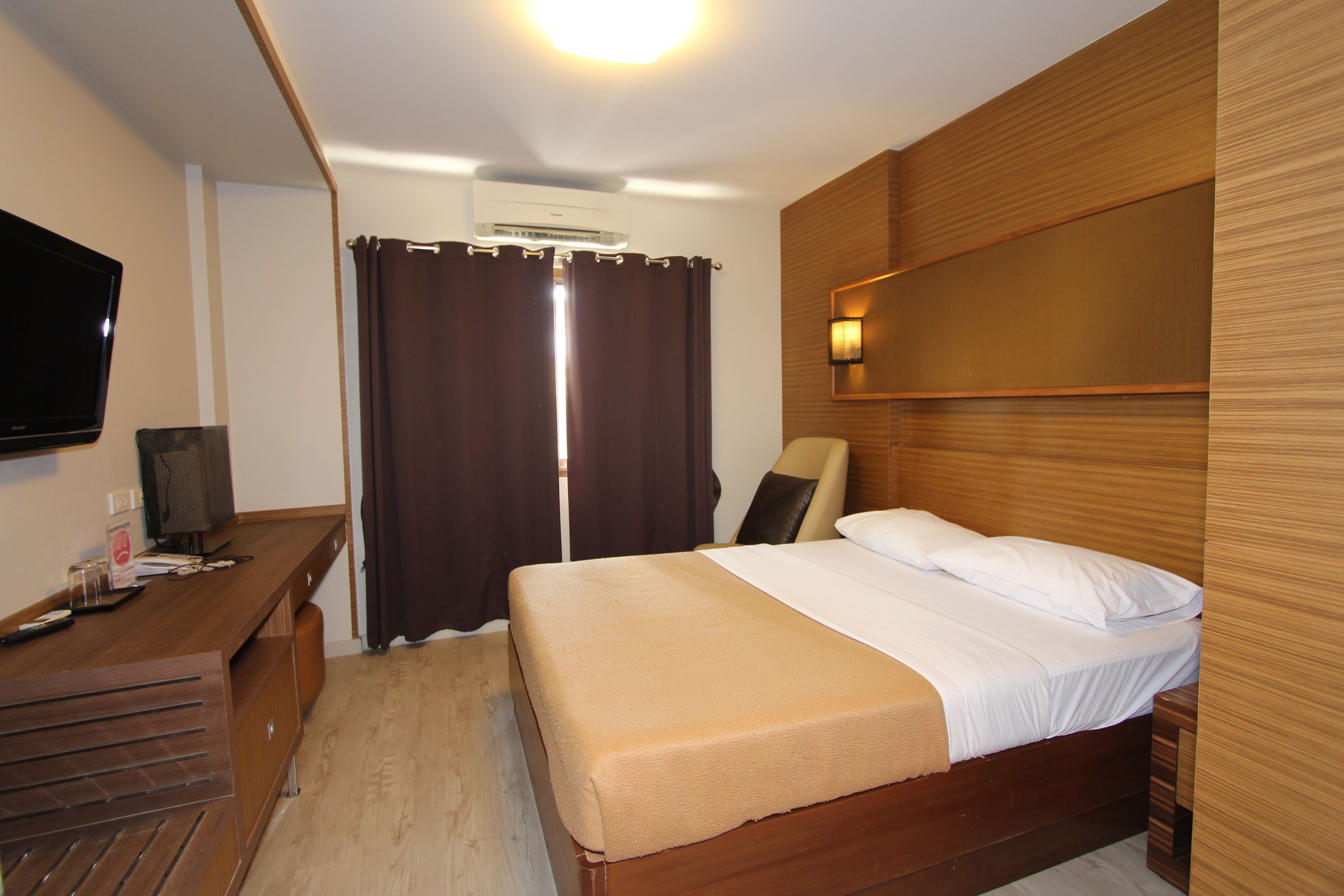 Habitación estándar | Minibar, escritorio, wifi