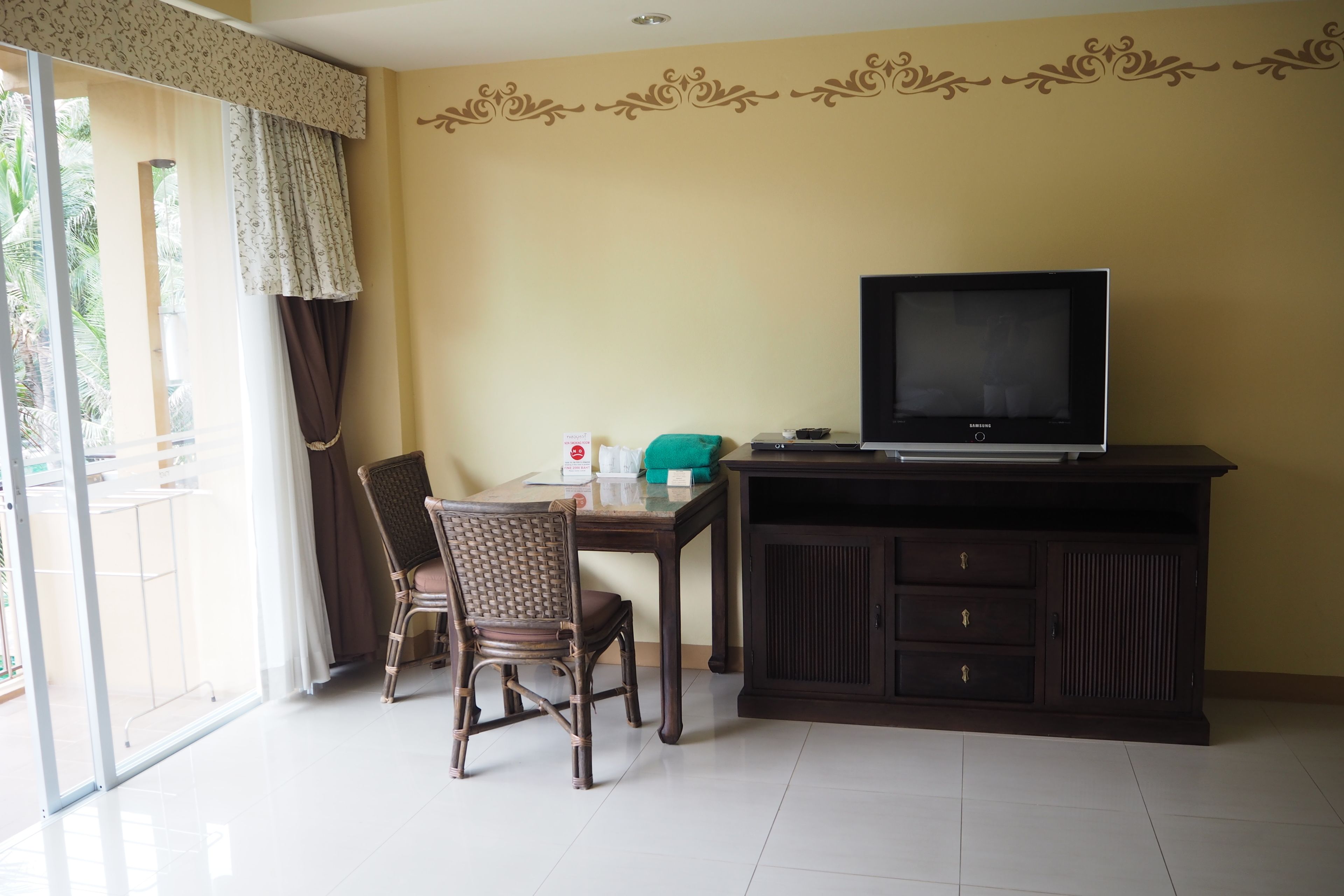 studio twin bed  | room amenity