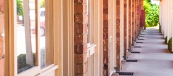 威李比公園汽車旅館