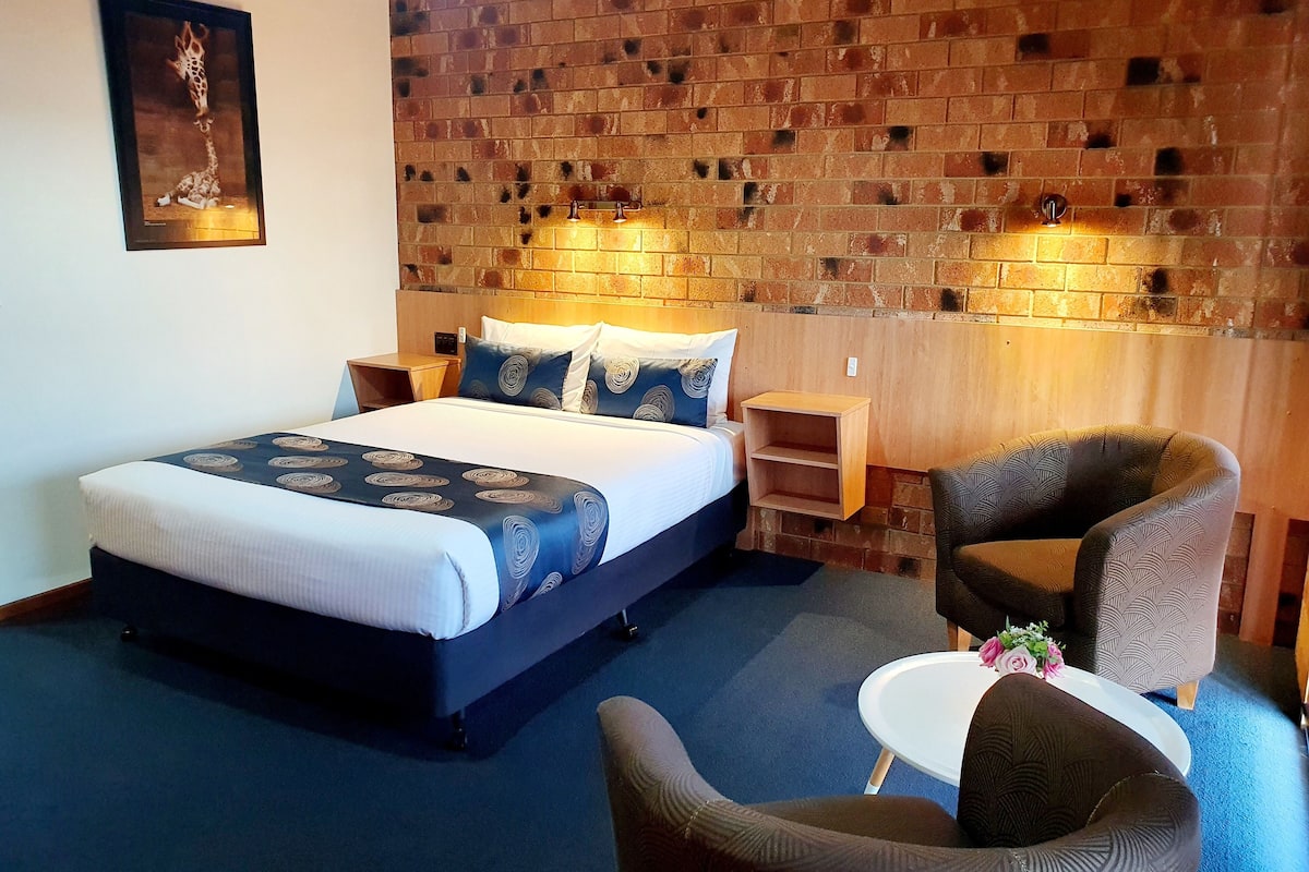 Chambre Double Supérieure, 1 grand lit, bain à remous