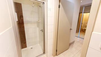 Two Bedroom Family Suite | Bathroom | Shower, free toiletries, hair dryer, towels