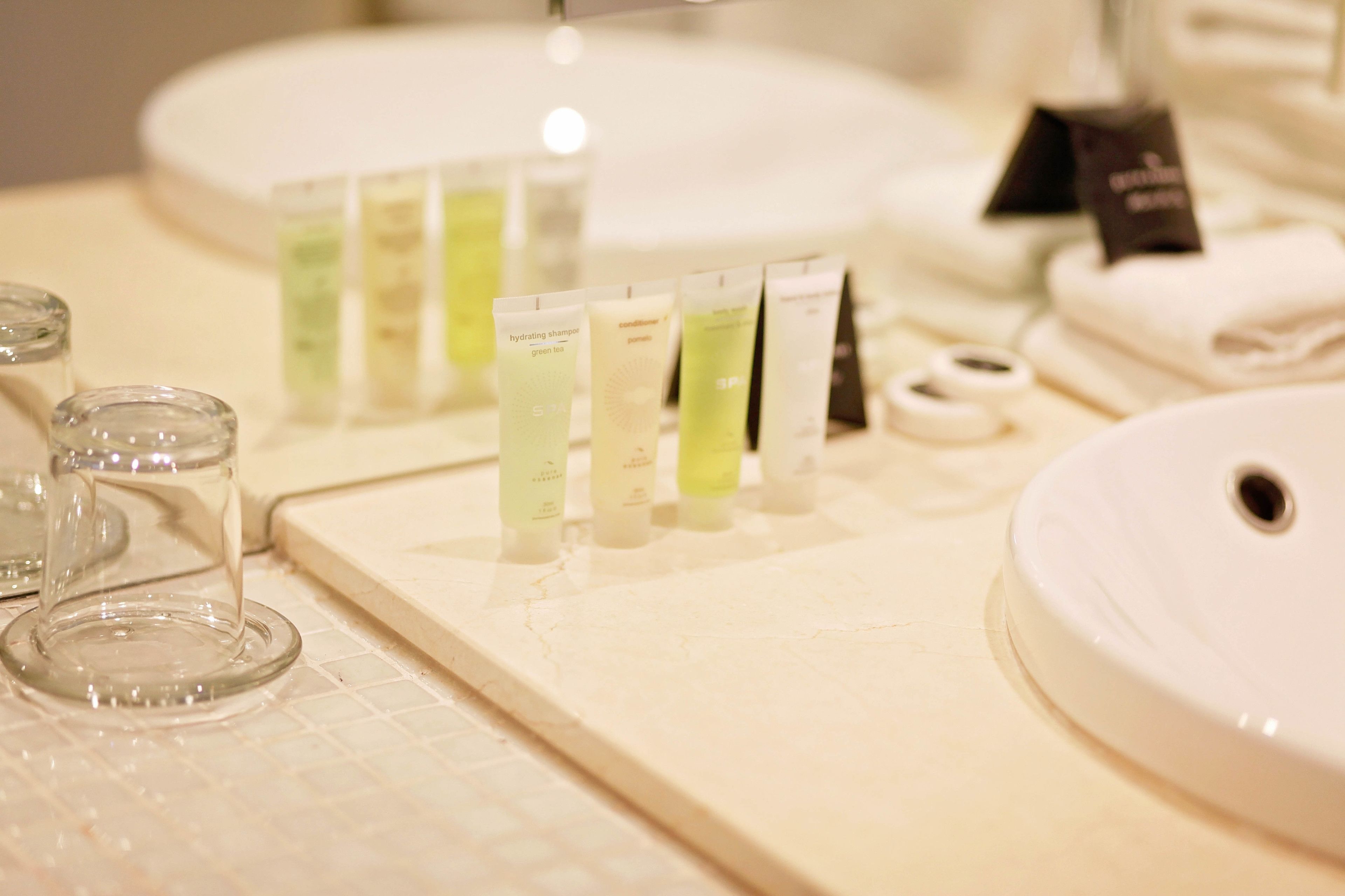 twin room | bathroom | shower, free toiletries, hair dryer, towels