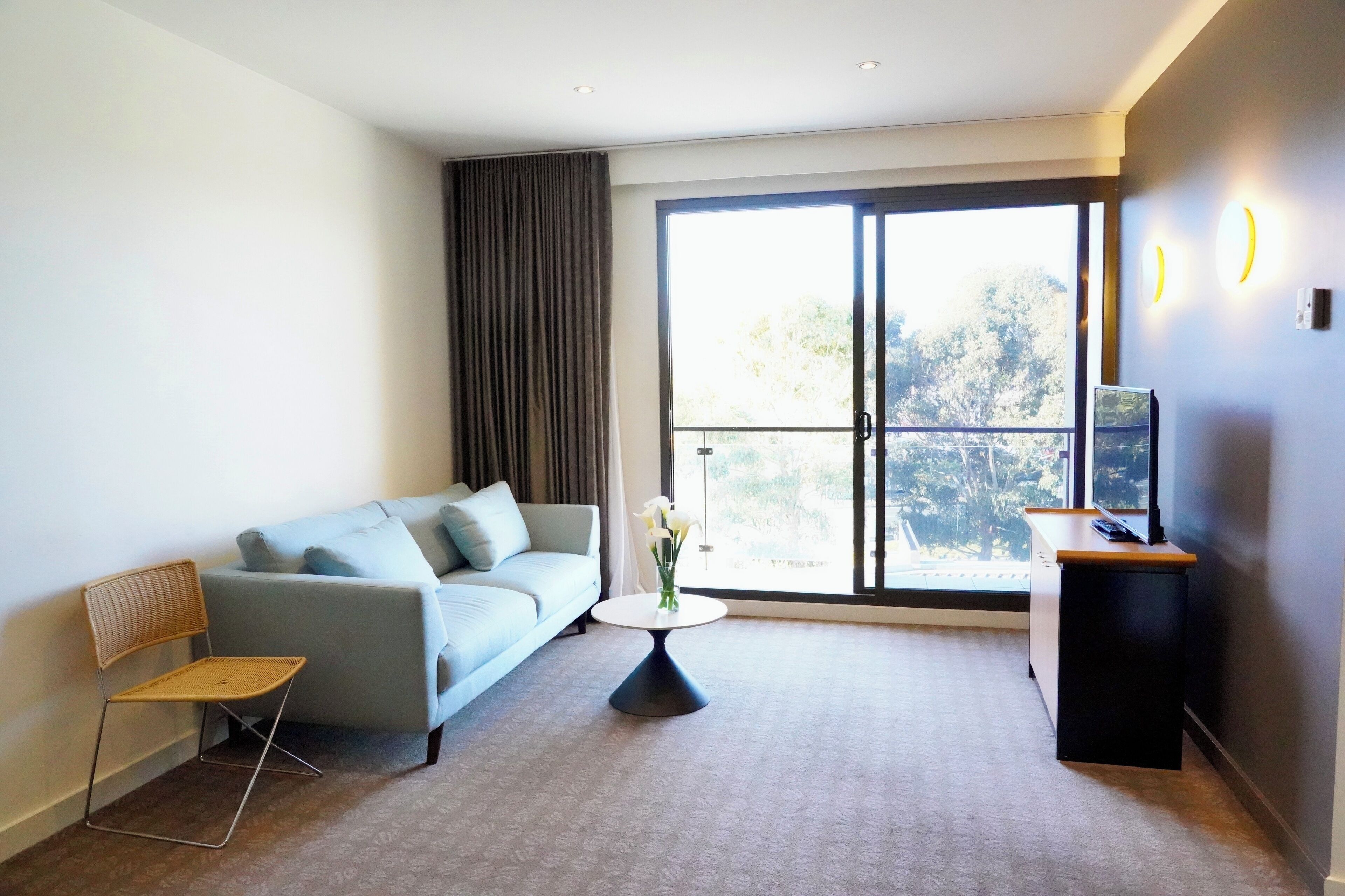 deluxe suite | living area | 42-inch lcd tv with digital channels, tv