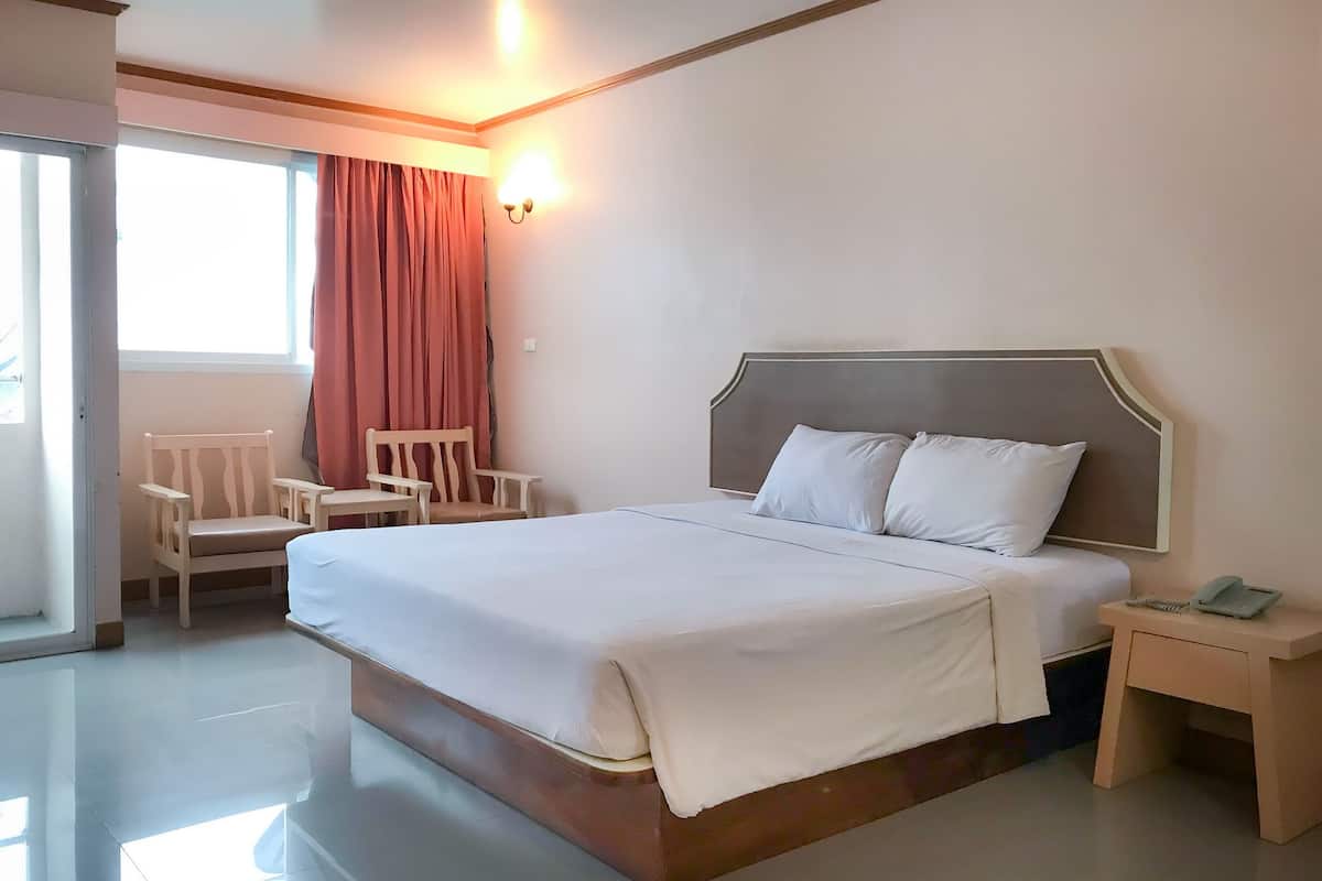 Deluxe Room | In-room safe, rollaway beds (surcharge), WiFi (free)