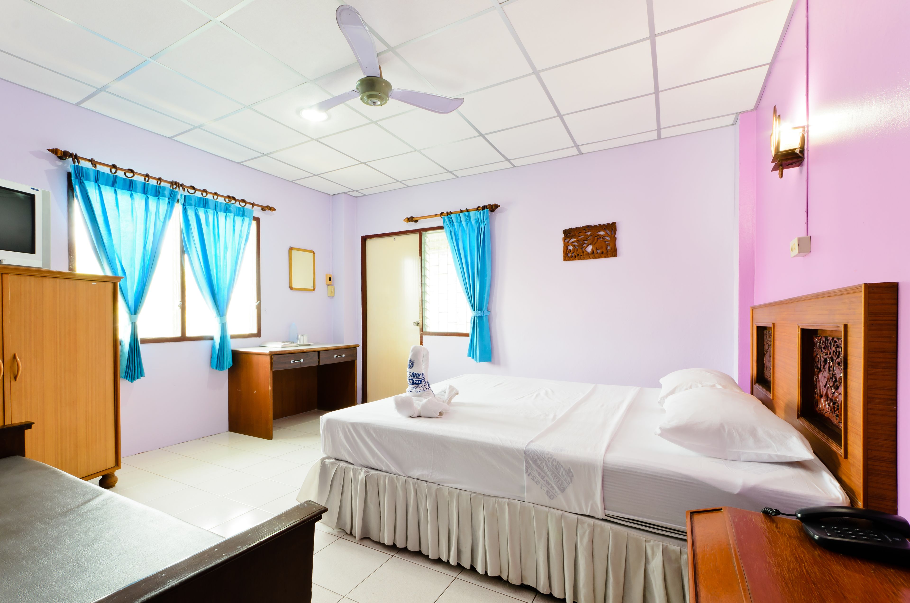 superior room with fan & hot shower | room amenity