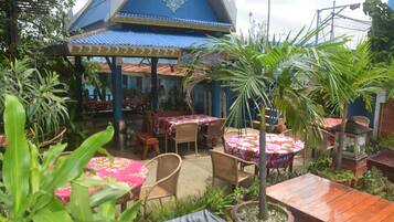 Breakfast, lunch, dinner served; pool views