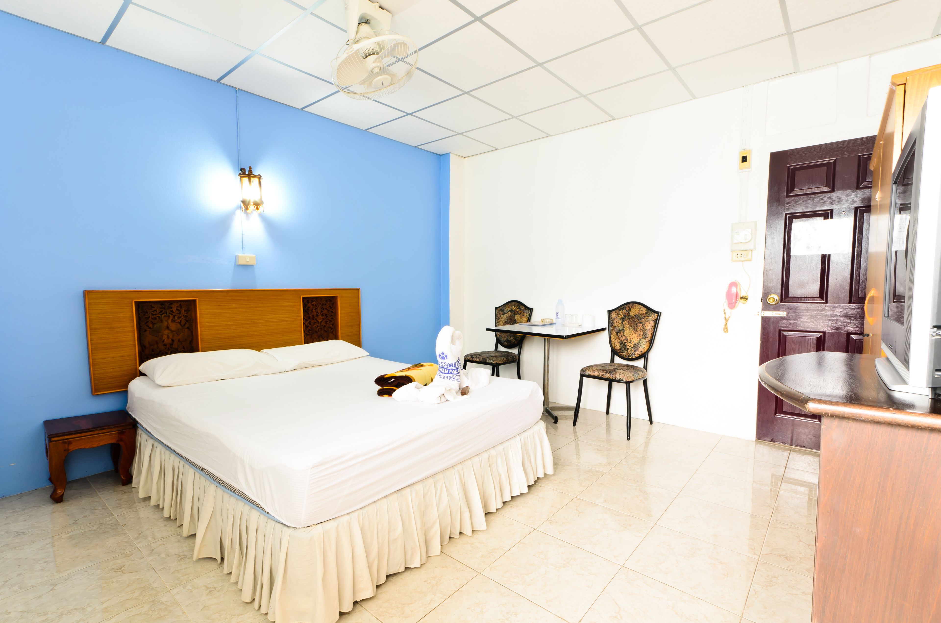 superior room with fan | room amenity