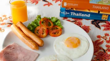 Daily cooked-to-order breakfast for a fee