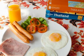 Daily cooked-to-order breakfast for a fee