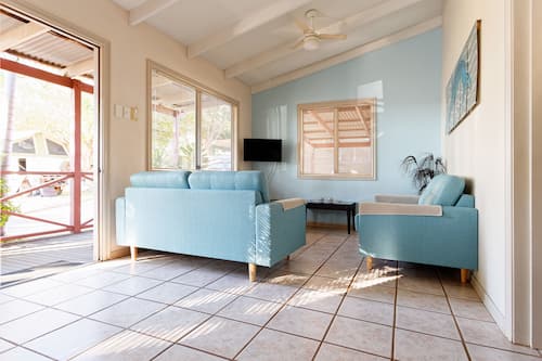 Standard Cabin, 1 Bedroom | Living area