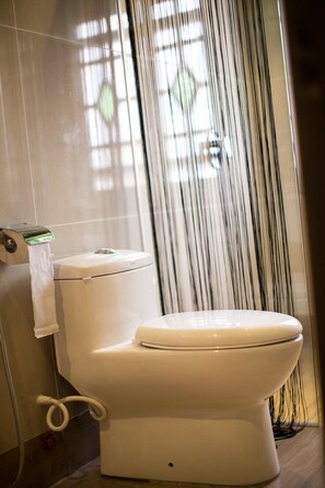 Shower, towels - The Sovereign (George Town)
