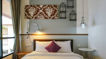 Beachfront Bungalow with Full Board | Seprai premium dan meja kerja